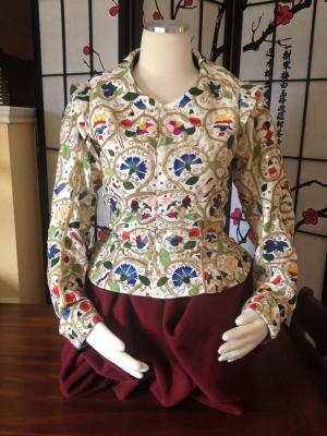 File:Elizabethe de Salisbiry - Elizabethan Polychrome waistcoat front.jpg