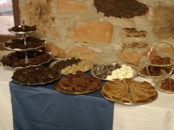 File:Magdalenas Table of Chocolate.jpg