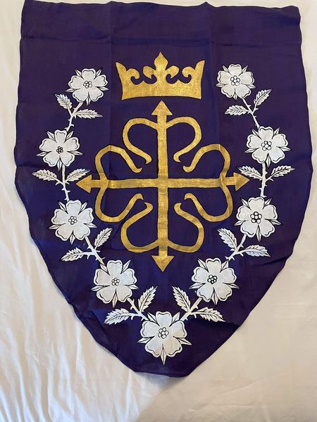 File:Painted Linen Queen's Banner by Mariella Magdalena de Guilio.jpg