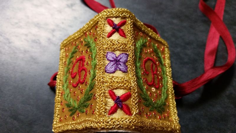 File:Biatrichi Embroidered Binding - View 1 - by Livia.jpg